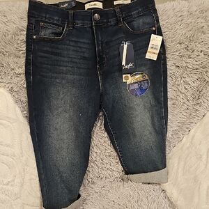 Angels Forever signature capris NWT